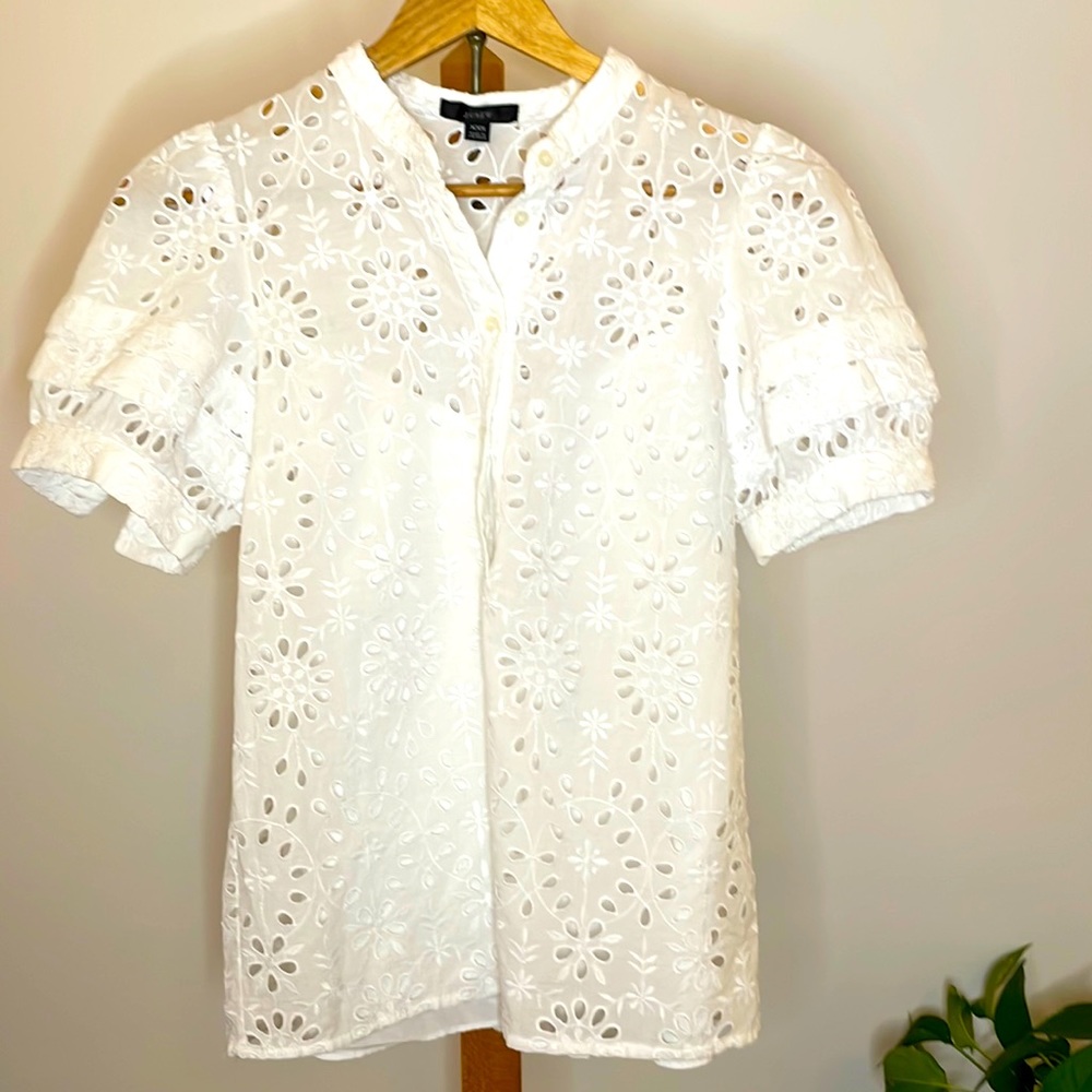 J Crew white eyelet blouse w/camisole. XXS. EUC.